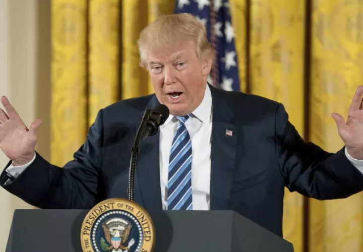 Donald Trump, también criticó fuertemente a la prensa por la cobertura en su toma de posesión. AP