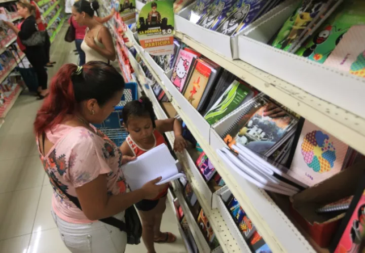 La educación ocupa un importante gasto en el presupuesto familiar. Las clases se inician el 6 de marzo. Archivo