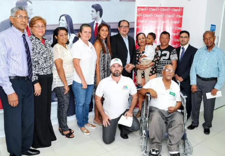 Como parte de su plataforma de Responsabilidad Social Empresarial, y con el propósito de impulsar el desarrollo de las organizaciones que buscan apoyar el crecimiento del Istmo, Claro Panamá realizó de forma oficial la entrega de donaciones a diversas fundaciones del país en concepto de su promoción Raspa y Gana. AC302985