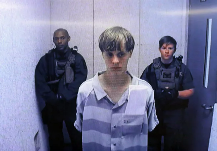 Dylann Roof, acusado de matar en junio del pasado año a nueve feligreses afroamericanos. FOTO/AP
