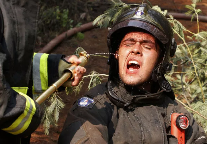  Se informó que habían 122 incendios en todo el país de los cuales 64 estaban controlados. FOTO/EFE
