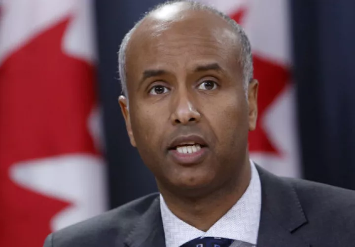 Ahmed Hussen, es el ministro de Inmigración de Canadá. FOTO/AP