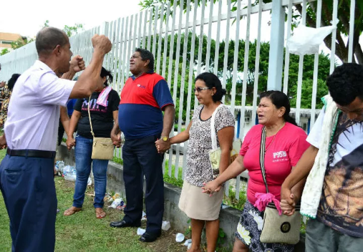 Familiares de los detenidos muertos. Foto/ EFE