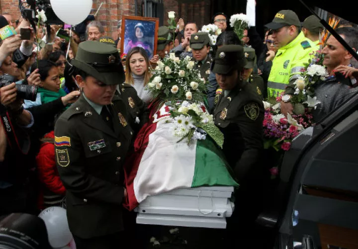 Yuliana Samboní, fue secuestrada, violada y asesinada; por  Rafael Uribe Noguera.