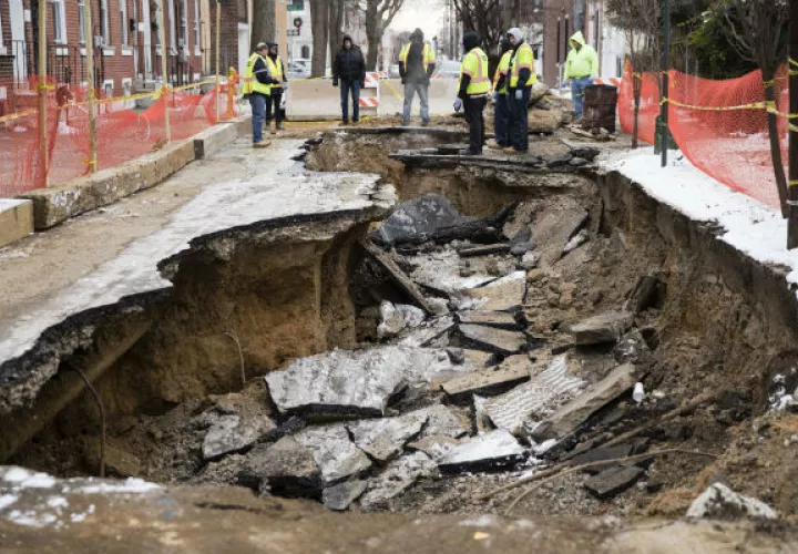 Varios edificios quedaron sin agua y sin electricidad. FOTO/AP