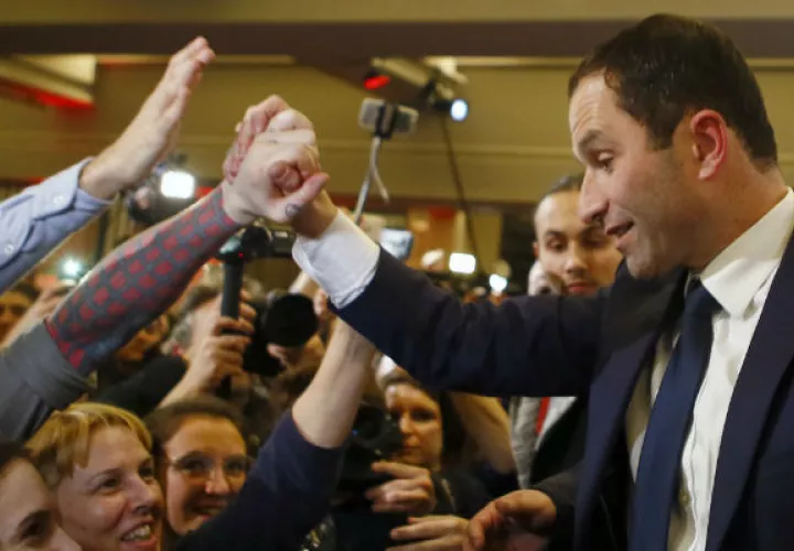 El proceso electoral lo ganó Benoît Hamon. FOTO/AP
