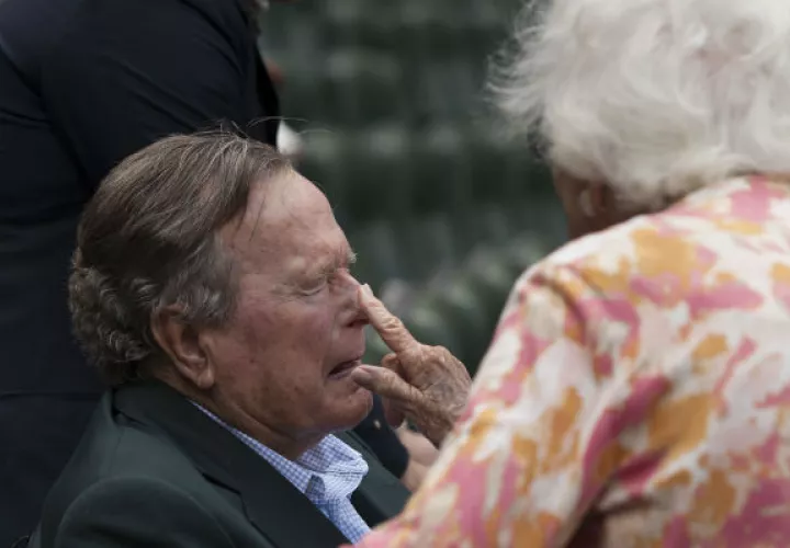 El expresidente número 41 de EE.UU., respira correctamente sin asistencia mecánica. FOTO/AP