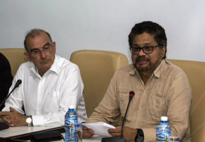Humberto De la Calle e Iván Márquez. FOTO/AP