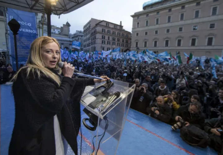 Giorgia Meloni, participa en una reunión política donde los italianos exigen cambios. FOTO/AP