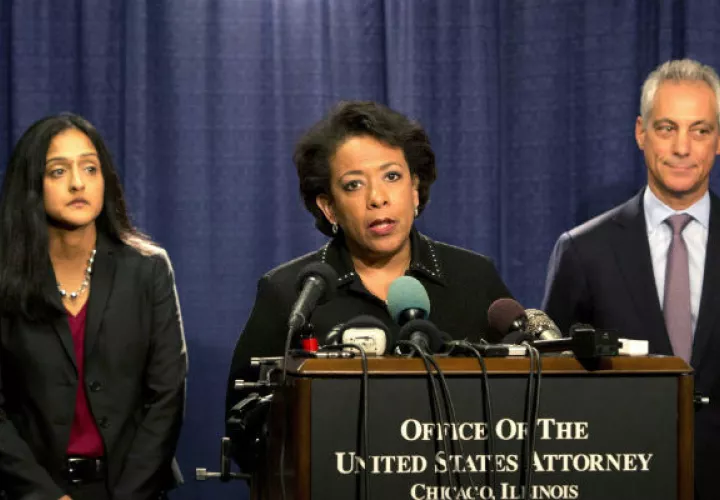 La fiscal Generl Loretta Lynch, junto a otros funcionarios presenta su informe. FOTO/AP