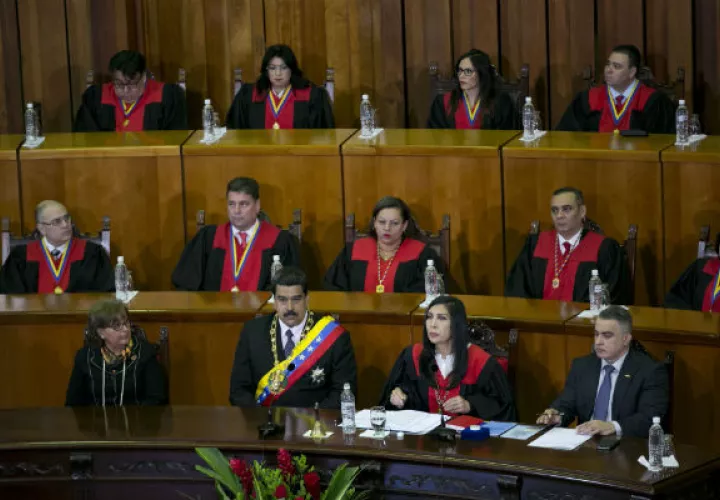 El presidente de Venezuela, Nicolás Maduro, evitó enfrentarse a la Asamblea Nacional. FOTO/AP