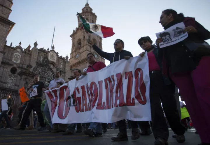 Méxicanos se toman las calles por las medidas gubernamentales y por el alza del combustible. FOTO/EFE