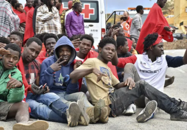 Cientos de migrantes del África subsahariana que viven ilegalmente en Marruecos intentan entrar cada año en Ceuta y Melilla, el otro enclave español en el norte de África, con la esperanza de llegar a Europa. FOTO/AP