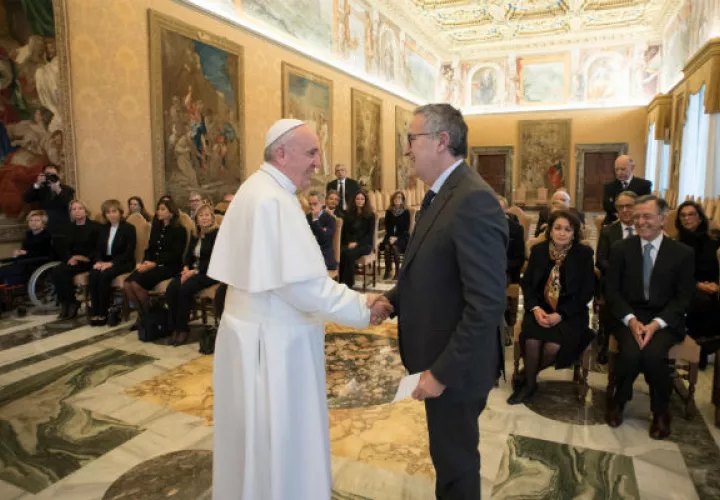 El papa Francisco se reúne con el jefe de la agencia antimafia y antiterrorismo, Franco Roberti. Foto/ AP