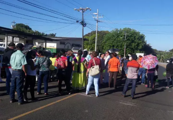 Seguirán protestando hasta que se reciba una respuesta. Foto: José Adames. 