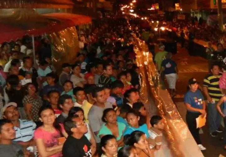 La logística ya se encuentra preparada para que miles de personas lleguen a partir de las 7:00 p.m. Foto: José Adames.