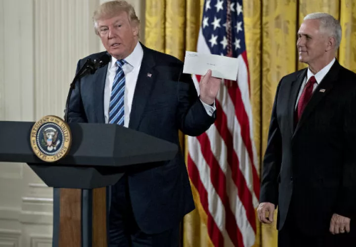 Donald Trump en compañía del Vicepresidente Mike Pence. FOTO/AP