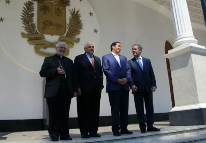 Los mediadores del diálogo entre el gobierno y la oposición de Venezuela. FOTO/EFE