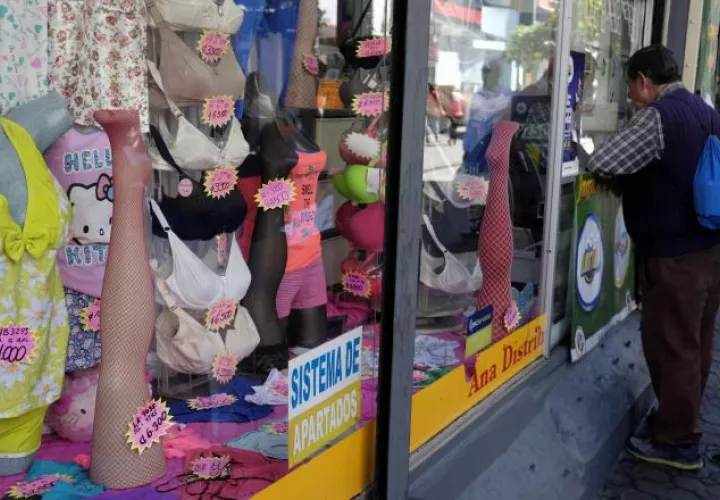Prefieren hacer compras en otros países. Efe