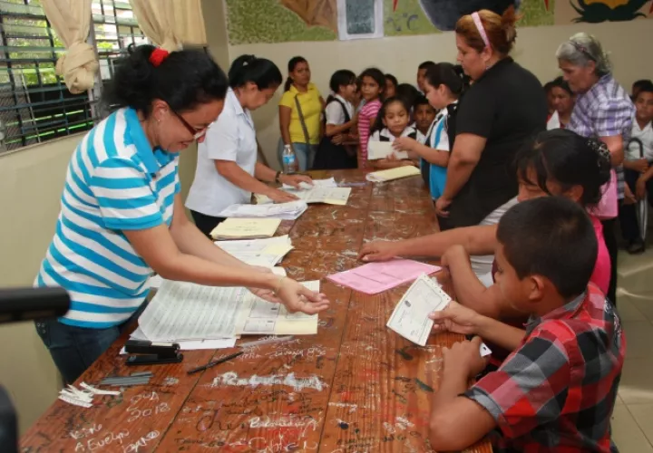 Unos 600 mil estudiantes se benefician de la Beca Universal. Archivo