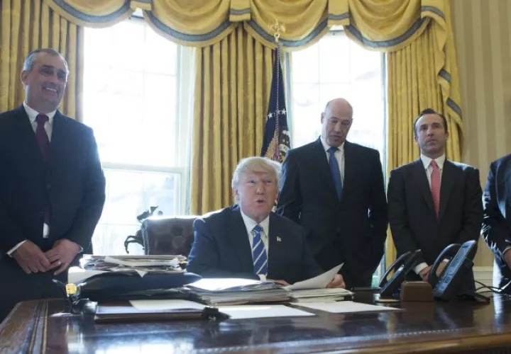 El presidente Donald Trump en una reunión de trabajo. EFE