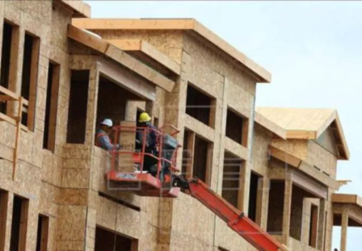 Tan solo en 2016 la construcción perdió 414,.000 empleos. Archivo EFE