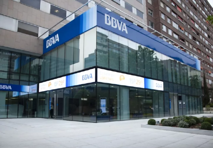 La operación del BBVA en el país representa el 25 por ciento del beneficio de los activos y la del Banco Santander, el 18%. Archivo