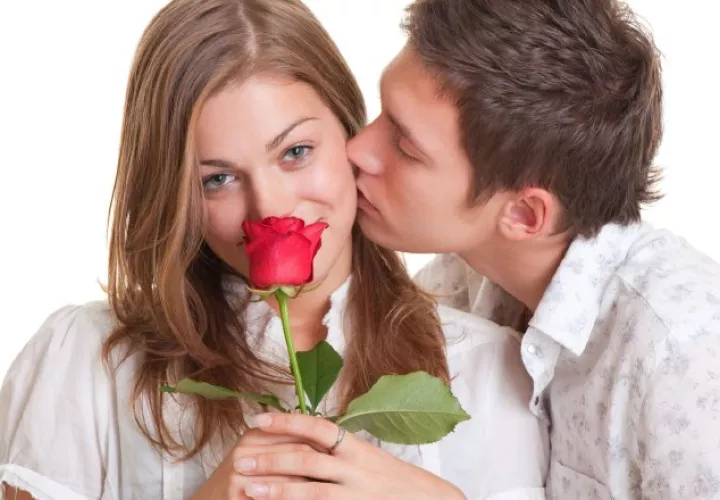 El 14 de febrero es una fecha mágica para muchos enamorados. Archivo