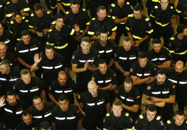 Brigadistas de la Unión Europea reciben un reconocimiento. EFE