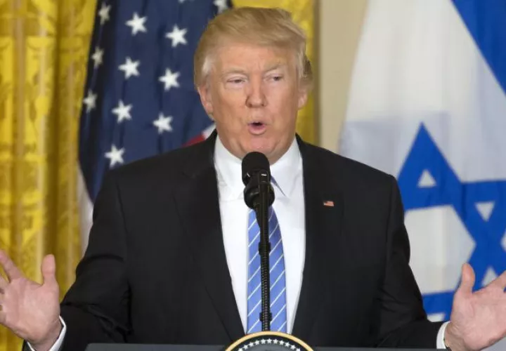 Donald Trump, aprovechó una conferencia conjunta con Benjamín Netanyahu, para hablar de Flynn. EFE