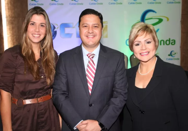 1. Yoana Álvarez, Manuel García y Wanda Rolón.