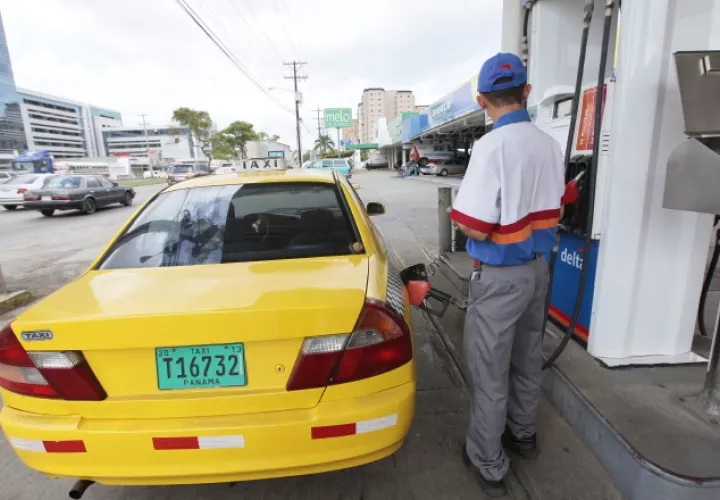 La gasolina de 95  octanos tendrá un costo de  $0.75 el litro. /Foto Archivo