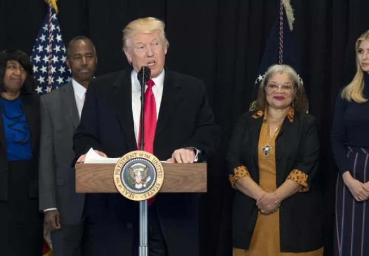 Presidente cumple en parte su promesa de deportación. /Foto AP