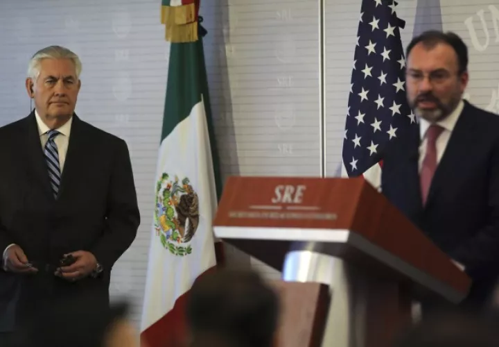 El Secretario de Estado de EE.UU. y el canciller mexicano Luis Videgaray, en conferencia conjunta. /Foto AP