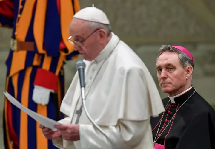 El papa Francisco se reunió ayer en el Vaticano con una delegación de  obispos franceses. EFE
