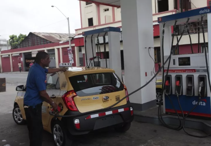 El precio de la gasolina en Panamá ha fluctuado en los últimos meses, tomando en cuenta la inestabilidad en el costo internacional. /Foto Archivo