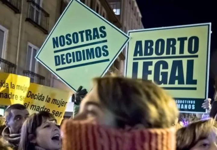 Mujeres en España exigen que se respete su derecho a decidir. FOTO/EFE