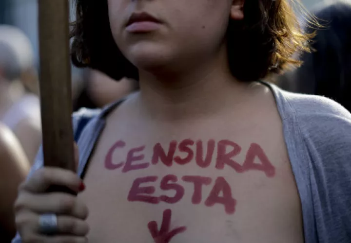 Mujeres argentinas llaman la atención de las autoridades. FOTO/AP