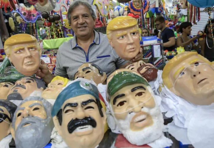 Las máscaras del presidente de Estados Unidos, son las más buscadas. FOTO/EFE