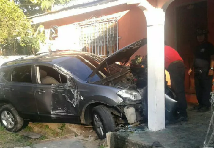 En su propia casa fue atropellada por un vehículo. Foto: @CocleTrafico
