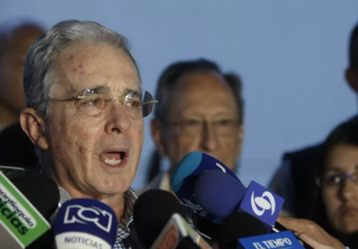 El expresidente Álvaro Uribe ha sido un duro crítico de los acuerdos de paz con las Farc.