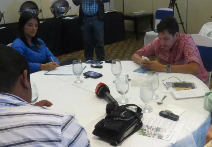 Reunión con comunicadores sociales. Foto: Diómedes Sánchez 