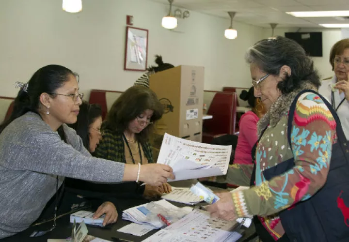 Ecuatorianos en Estados Unidos emiten el voto. FOTO/EFE