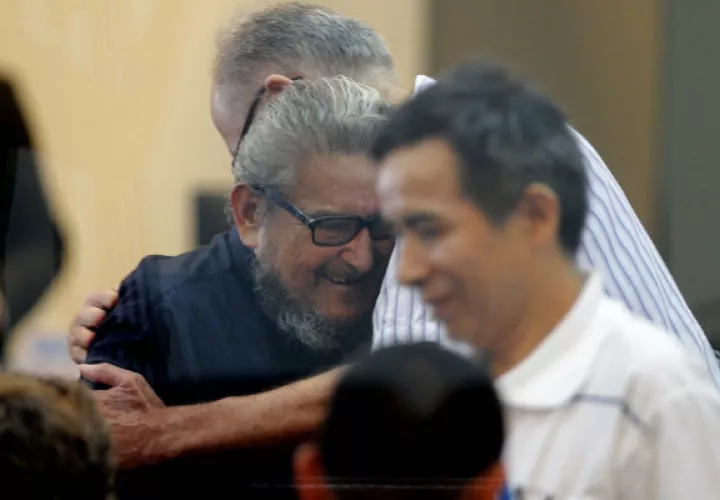 Abimael  Guzmán, de 82 años y visiblemente envejecido, acudió a la sesión del juicio junto con los otros cabecillas. FOTO/EFE