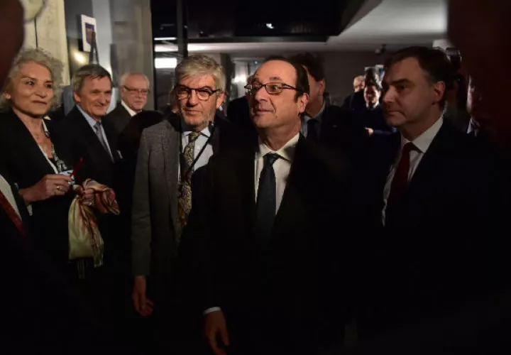 François Hollande permaneció en el área luego del incidente. FOTO/EFE