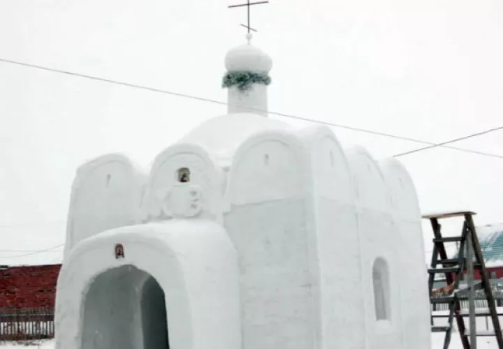 La iglesia de desvanecerá con la temporada invernal. FOTO/AP