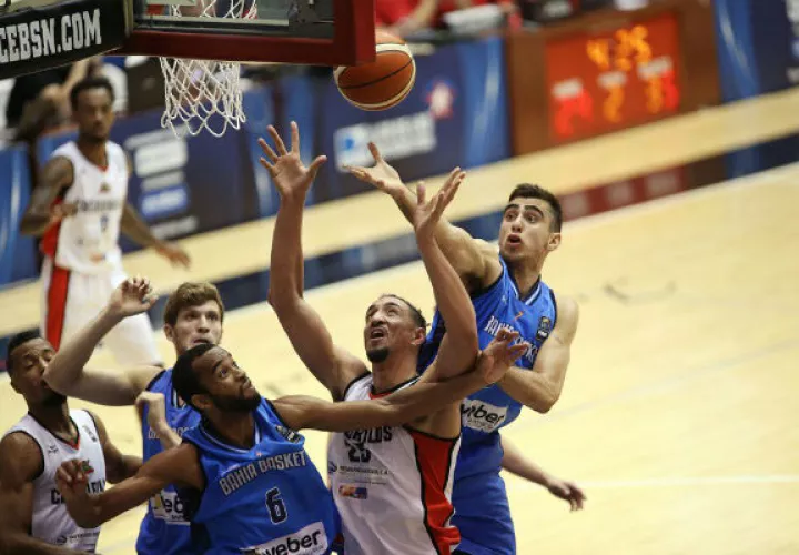 Jamal Levy (6) con el Weber Bahía./ Foto Cortesía
