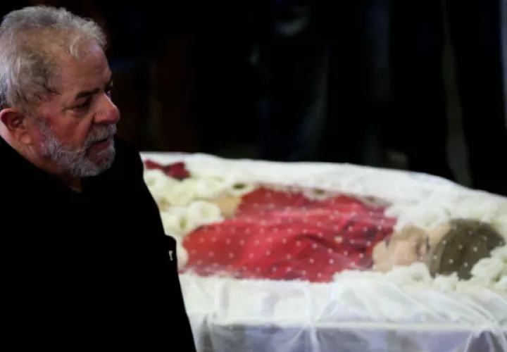 El ex presidente brasileño Luiz Inacio Lula da Silva, durante el velorio de su esposa Marisa Leticia Rocco. FOTO/EFE