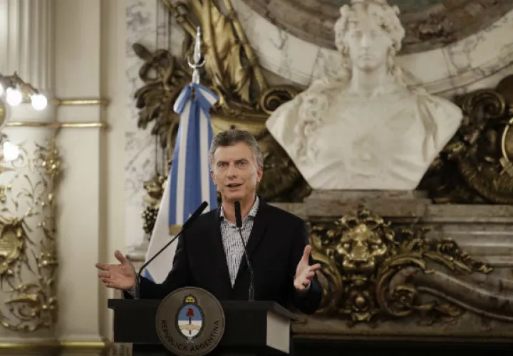 El presidente de Argentina Mauricio Macri ofrece una conferencia sobre escándalo con una empresa familiar. FOTO/EFE