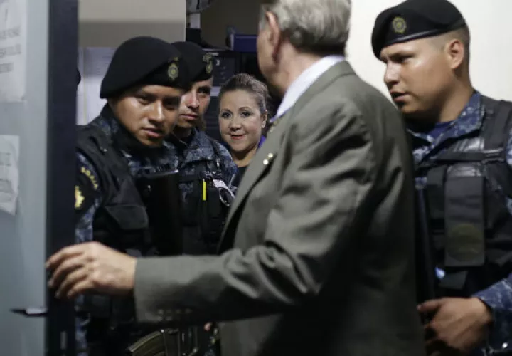 La magistrada de la Corte Suprema de Justicia de Guatemala Blanca Stalling, es acusada por presunto  tráfico de influencias. FOTO/AP